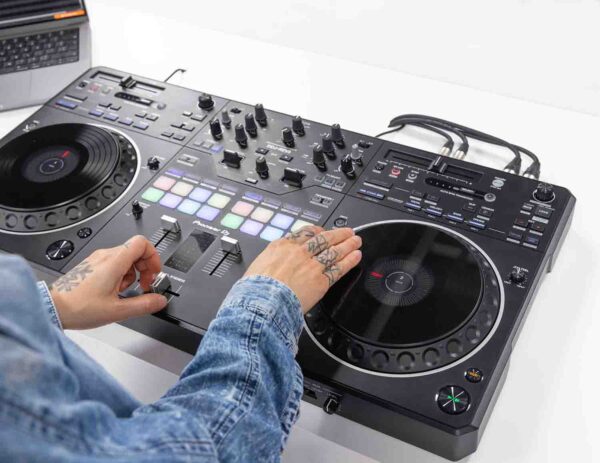 Pioneer DDJ-REV5, Scratch-Style 2-Channel Performance DJ Controller - Black - Image 7