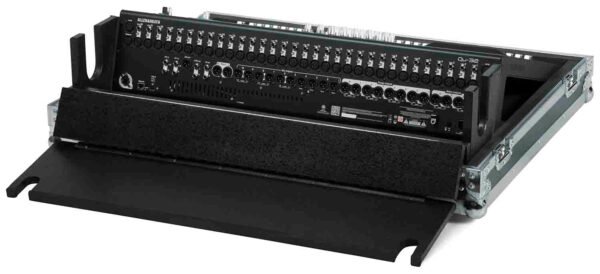 Gator Cases G-TOURQU32 Flight Case for Allen & Heath QU32 Mixing Console with Doghouse Design - Image 7